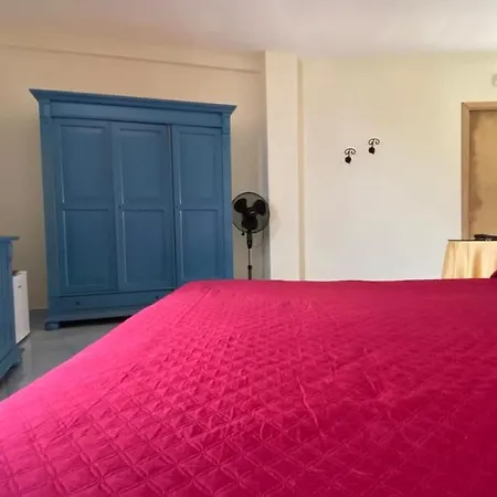 Monolocale & Casa Santicelli בית הארחה 3*